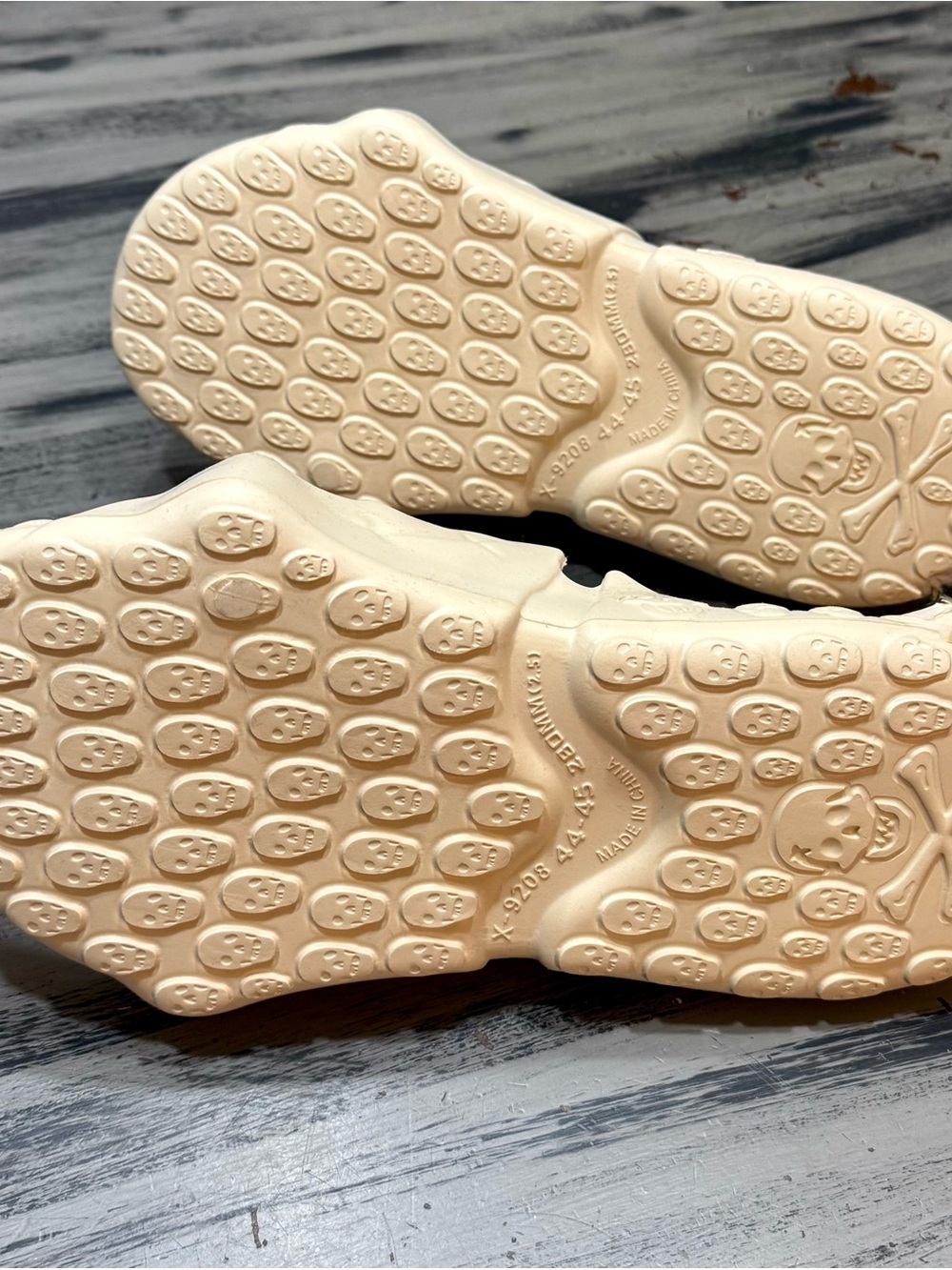 ☠️ Men’s Size 12 Skull Slide Sandals in Cream New without Tags 💀 - Picture 7 of 10